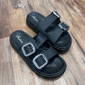 SANDALS WITH BUCKLES